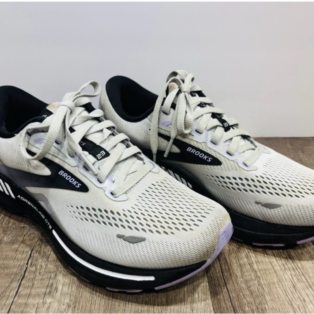 Brooks Women's Athletic Shoes size 8.5 purple, gray and black